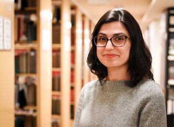 A portrait of a woman wearing glasses.